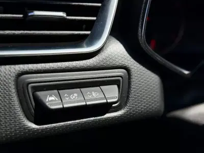 Renault Clio 2020 - 10990 EUR, 131695 km - AUTO.MOTO.pt - 131695km - foto 8 de 10