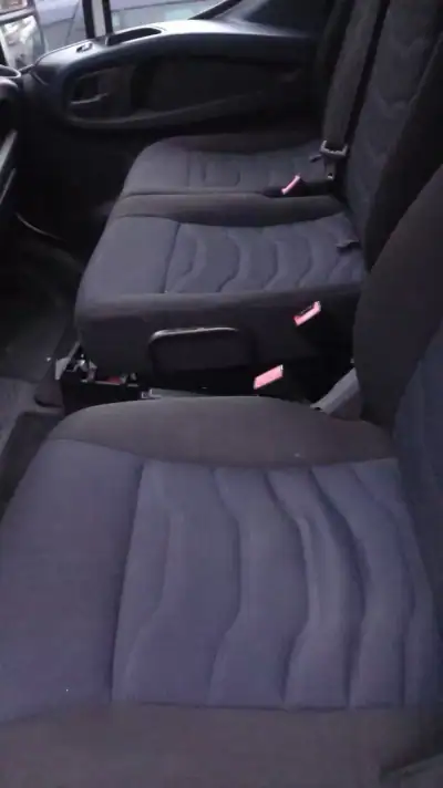 Iveco Daily 35 S14 2.3 D PLATAFORMA 2017 - 22500 EUR, 212340 km - AUTO.MOTO.pt - 212340km - foto 10 de 17