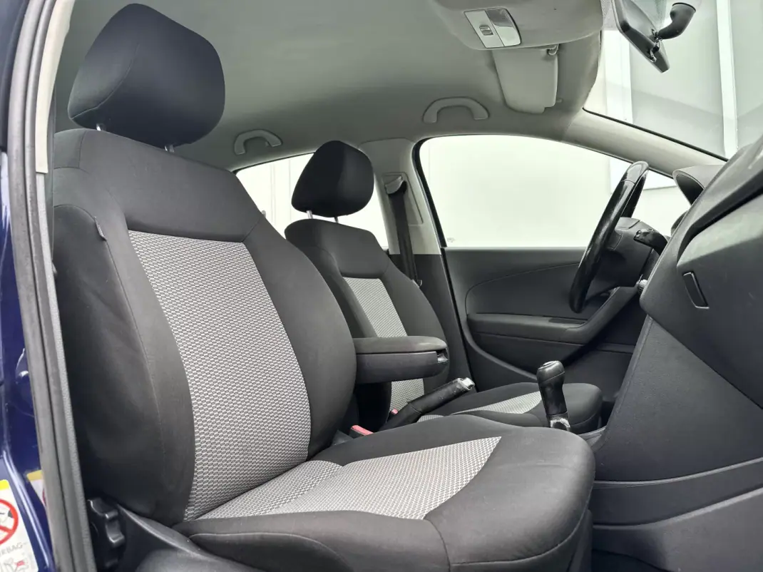 Volkswagen Polo 2010 - 7490 EUR, 151000 km - AUTO.MOTO.pt - 151000km - foto 16 de 30