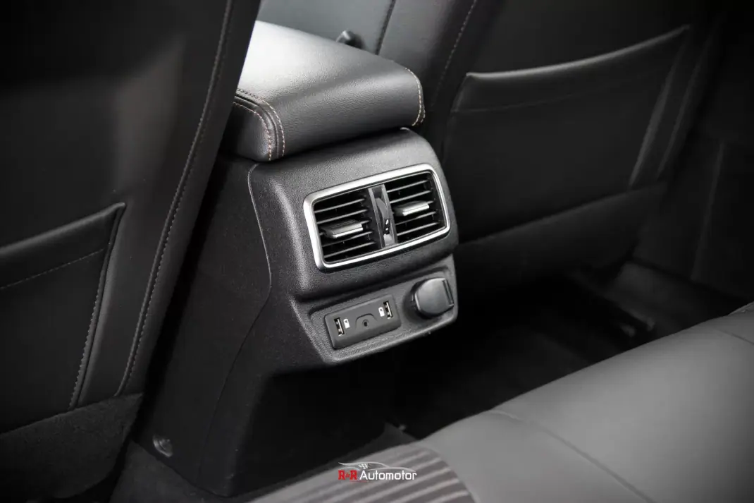 Renault Talisman Sport Tourer 2016 - 14750 EUR, 104000 km - AUTO.MOTO.pt - 104000km - foto 19 de 46