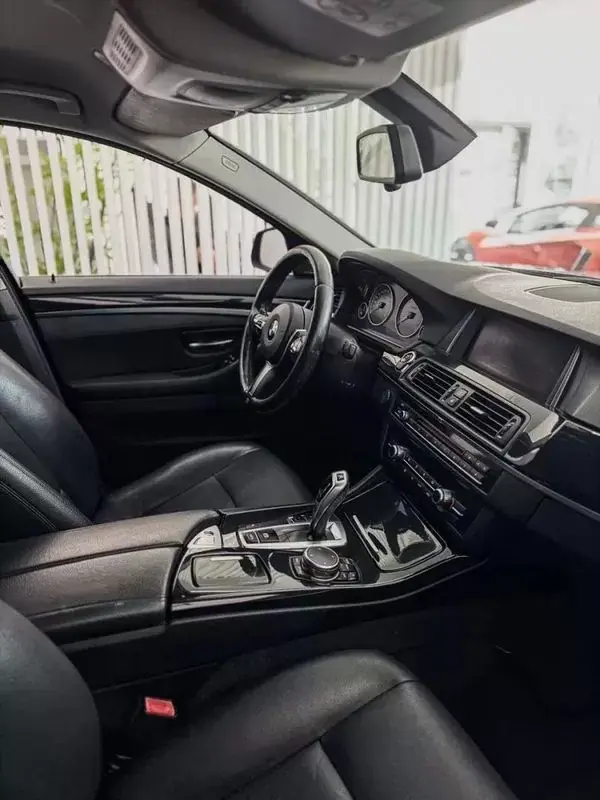 BMW 520 2014 - 14990 EUR, 209924 km - AUTO.MOTO.pt - 209924km - foto 12 de 25