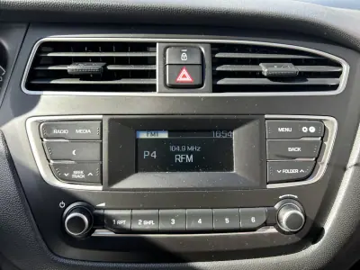 Hyundai i20 2020 - 13547 EUR, 43500 km - 43500km - foto 15 de 17