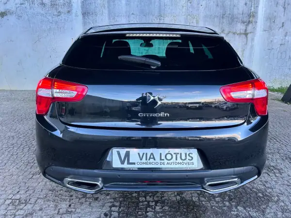 DS DS5 2013 - 13500 EUR, 174000 km - AUTO.MOTO.pt - 174000km - foto 4 de 8