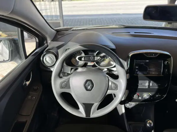 Renault Clio Sport Tourer 2014 - 8950 EUR, 143153 km - AUTO.MOTO.pt - 143153km - foto 15 de 30