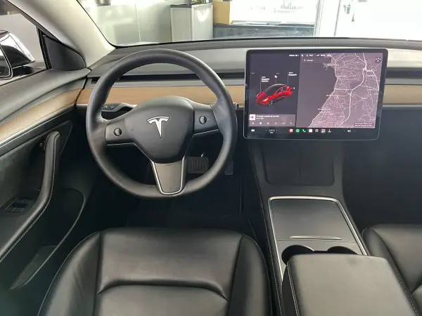Tesla Model 3 2021 - 29900 EUR, 86555 km - AUTO.MOTO.pt - 86555km - foto 9 de 17