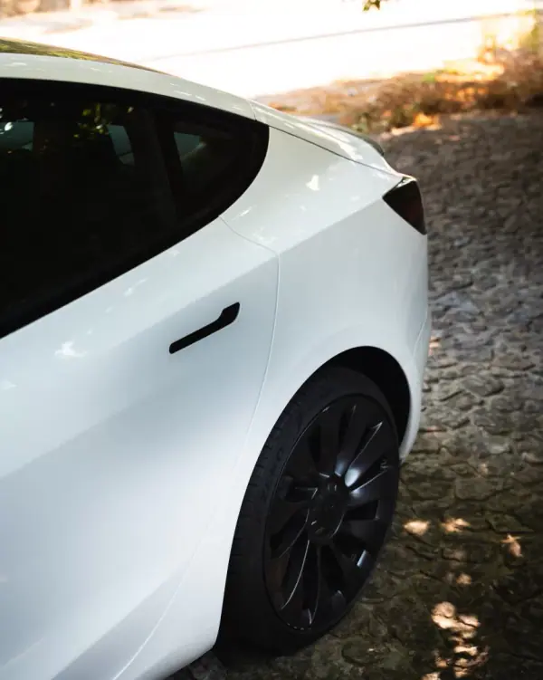 Tesla Model 3 2021 - 31999 EUR, 127000 km - AUTO.MOTO.pt - 127000km - foto 6 de 14