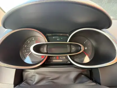 Renault Clio Sport Tourer 2016 - 7600 EUR, 181777 km - AUTO.MOTO.pt - 181777km - foto 12 de 19