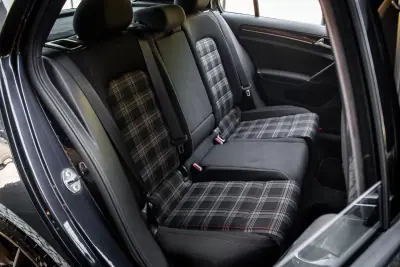 Volkswagen Golf 2015 - 24990 EUR, 83192 km - AUTO.MOTO.pt - 83192km - foto 34 de 45