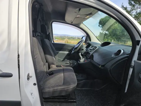 Renault Kangoo 3 Lugares 1.5 DCI IVA Dedutível 2015 - 7990 EUR, 205000 km - AUTO.MOTO.pt - 205000km - foto 7 de 12