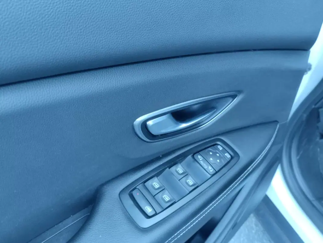 Renault Grand Scénic 2017 - 13750 EUR, 200000 km - 200000km - foto 19 de 27