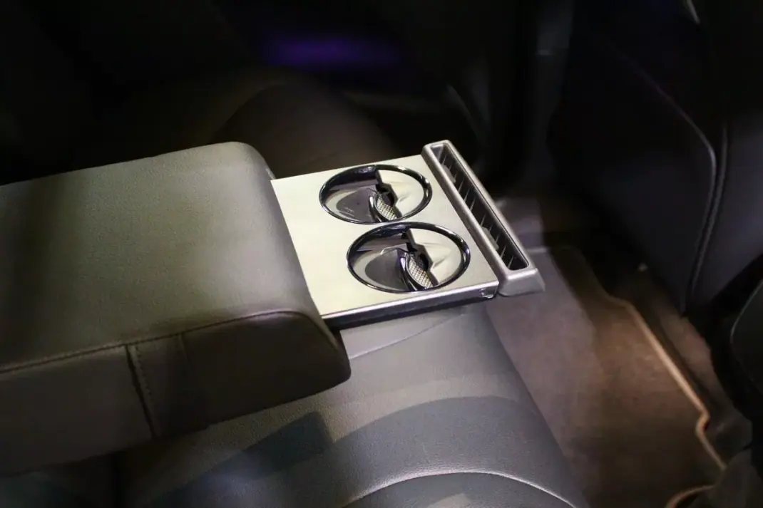 Mercedes-Benz EQE 2025 - 58900 EUR, 25000 km - AUTO.MOTO.pt - 25000km - foto 29 de 42