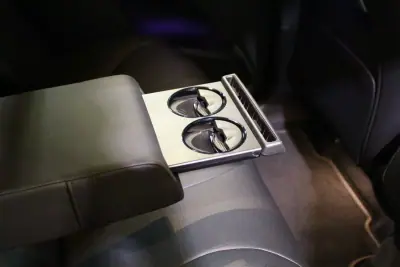 Mercedes-Benz EQE 2025 - 58900 EUR, 25000 km - AUTO.MOTO.pt - 25000km - foto 29 de 42