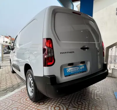 Peugeot Partner 1.5 BlueHdi L1 102Cv | CARPLAY | IVA DEDUTÍVEL 2023 - 17950 EUR, 53000 km - AUTO.MOTO.pt - 53000km - foto 8 de 21
