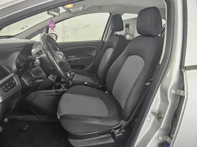 Fiat Grande Punto 2010 - 6000 EUR, 161462 km - AUTO.MOTO.pt - 161462km - foto 26 de 35
