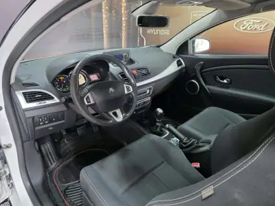 Renault Mégane Coupe 2011 - 7490 EUR, 258000 km - AUTO.MOTO.pt - 258000km - foto 3 de 20