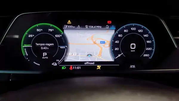 Audi e-tron 2019 - 42900 EUR, 78950 km - AUTO.MOTO.pt - 78950km - foto 7 de 58