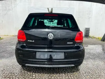 Volkswagen Polo 2014 - 8750 EUR, 147250 km - AUTO.MOTO.pt - 147250km - foto 4 de 12