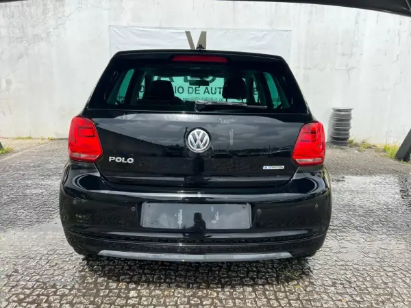 Volkswagen Polo 2014 - 8750 EUR, 147250 km - AUTO.MOTO.pt - 147250km - foto 4 de 12