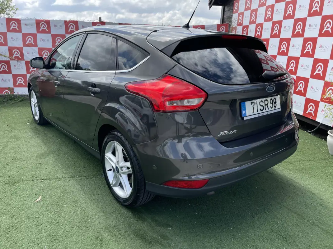 Ford Focus 2017 - 13490 EUR, 150500 km - AUTO.MOTO.pt - 150500km - foto 4 de 22