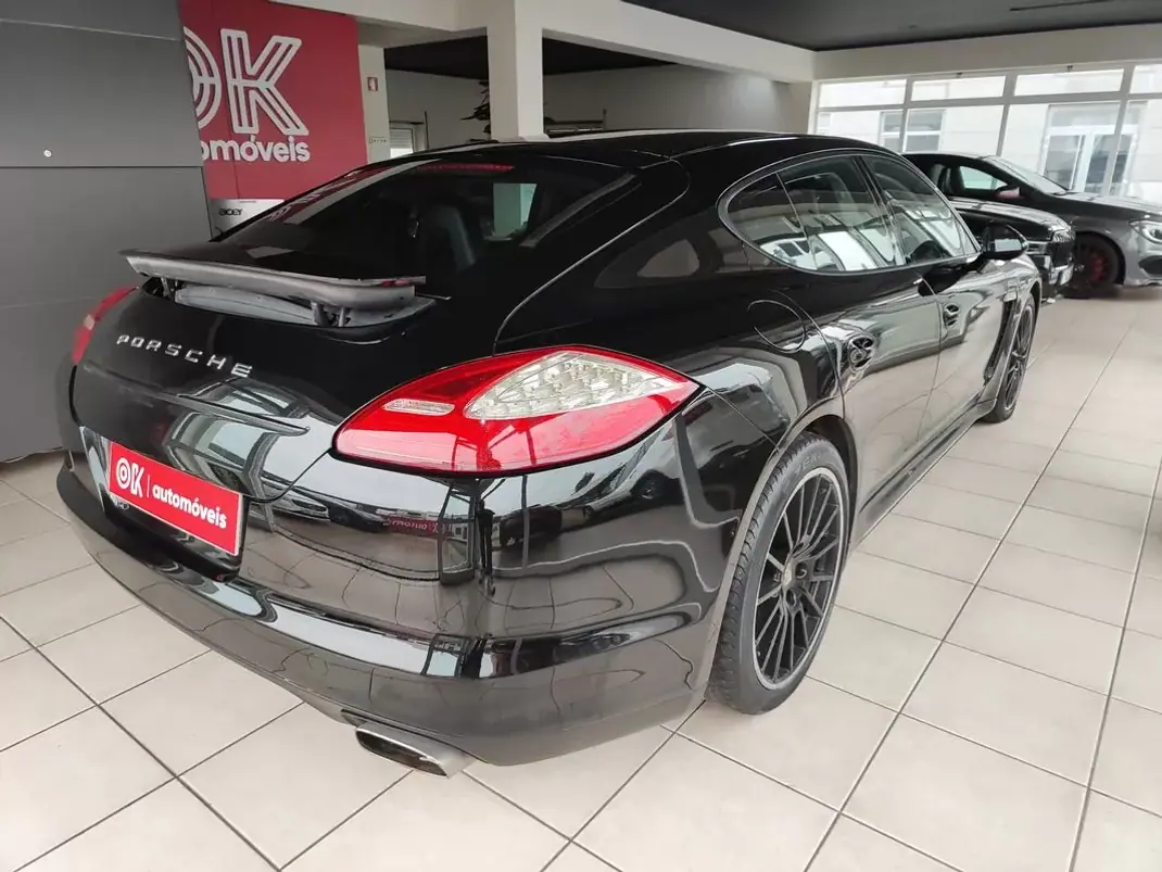 Porsche Panamera 2011 - 37500 EUR, 129500 km - AUTO.MOTO.pt - 129500km - foto 11 de 38
