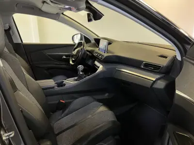 Peugeot 3008 2019 - 12990 EUR, 115000 km - AUTO.MOTO.pt - 115000km - foto 8 de 43