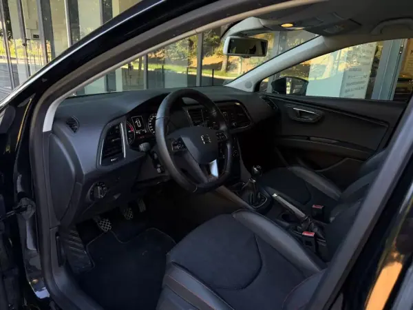 SEAT Leon 2015 - 11900 EUR, 249700 km - AUTO.MOTO.pt - 249700km - foto 6 de 12