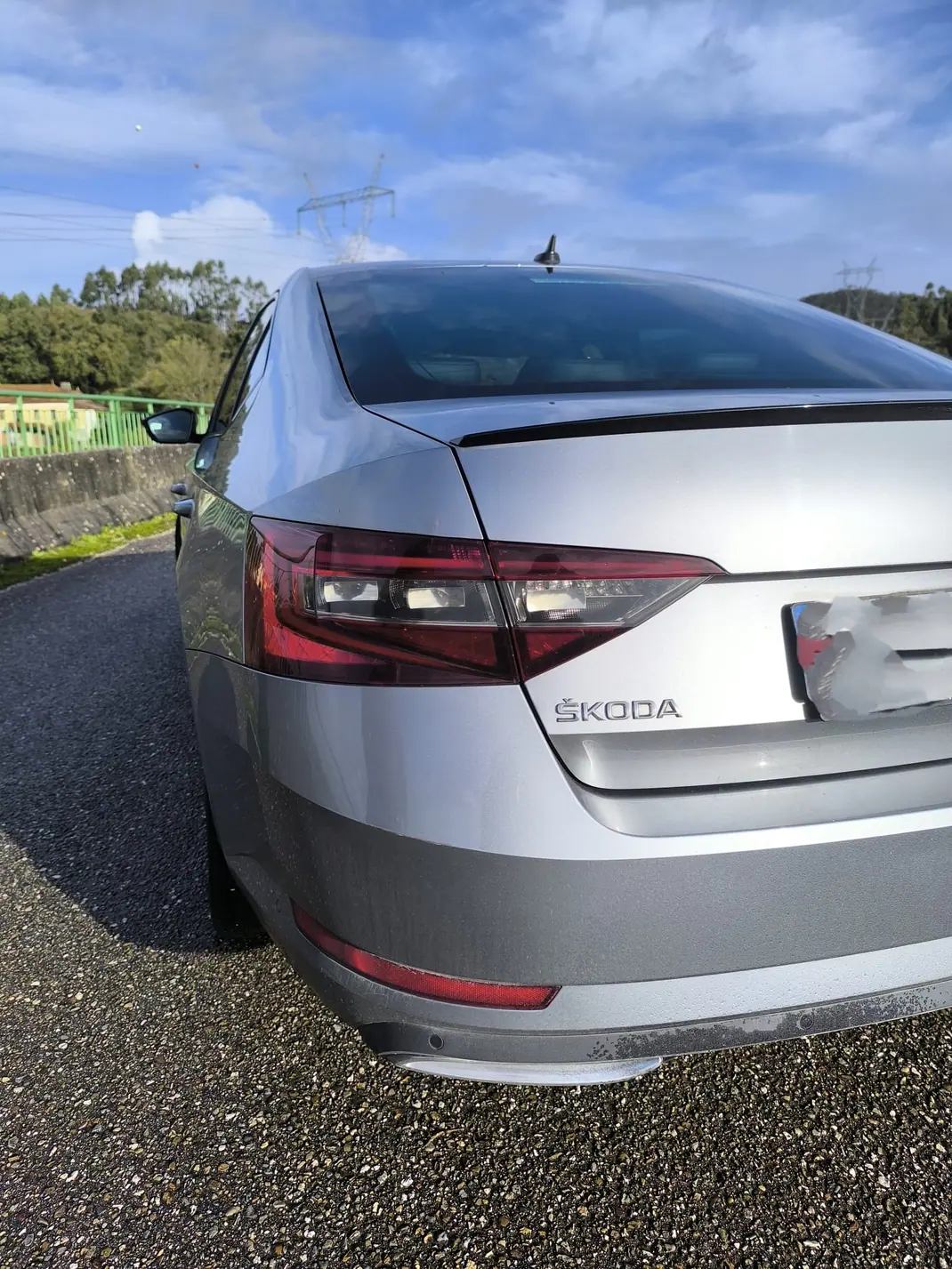 Skoda Superb 2018 - 21990 EUR, 100000 km - AUTO.MOTO.pt - 100000km - foto 15 de 15