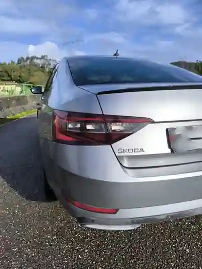 Skoda Superb 2018 - 21990 EUR, 100000 km - AUTO.MOTO.pt - 100000km - foto 15 de 15