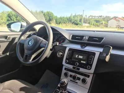 Volkswagen Passat Variant 2014 - 10750 EUR, 222000 km - AUTO.MOTO.pt - 222000km - foto 19 de 26