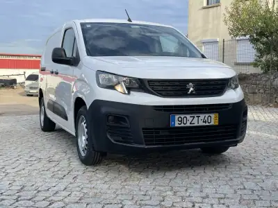 Peugeot Partner L2 BlueHDi 100 2020 - 14450 EUR, 101400 km - AUTO.MOTO.pt - 101400km - foto 4 de 8