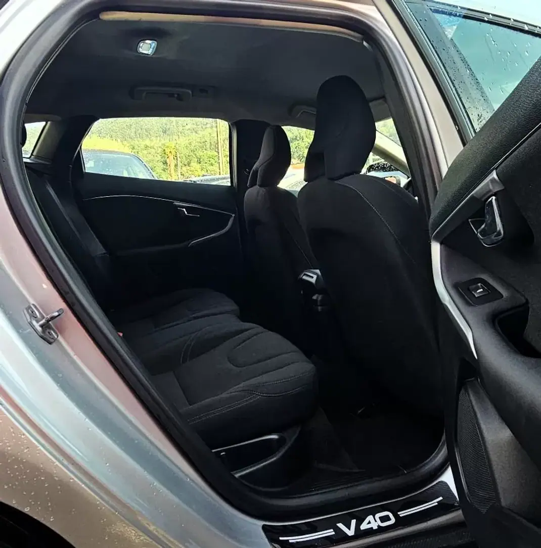 Volvo V40 2014 - 11500 EUR, 154200 km - AUTO.MOTO.pt - 154200km - foto 8 de 20