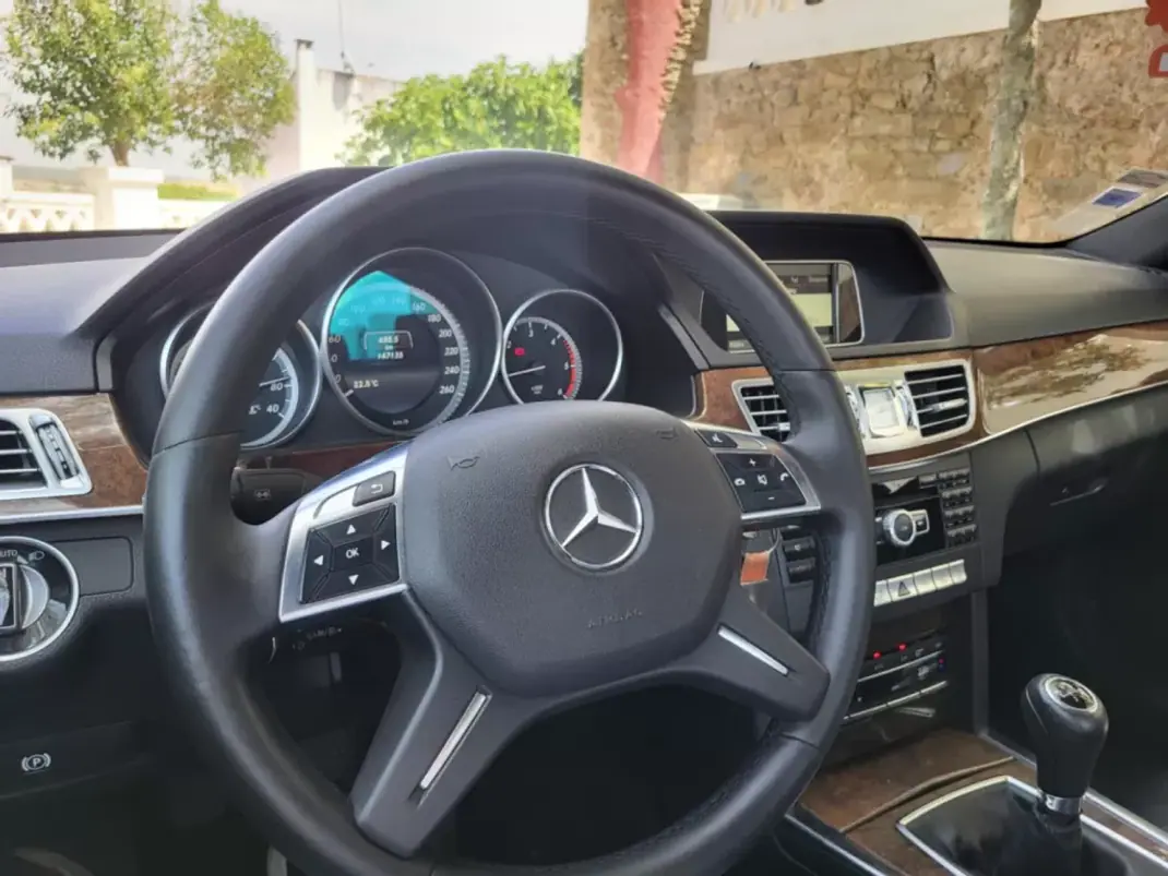 Mercedes-Benz E 200 2014 - 18900 EUR, 147135 km - AUTO.MOTO.pt - 147135km - foto 7 de 20