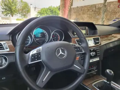 Mercedes-Benz E 200 2014 - 18900 EUR, 147135 km - AUTO.MOTO.pt - 147135km - foto 7 de 20