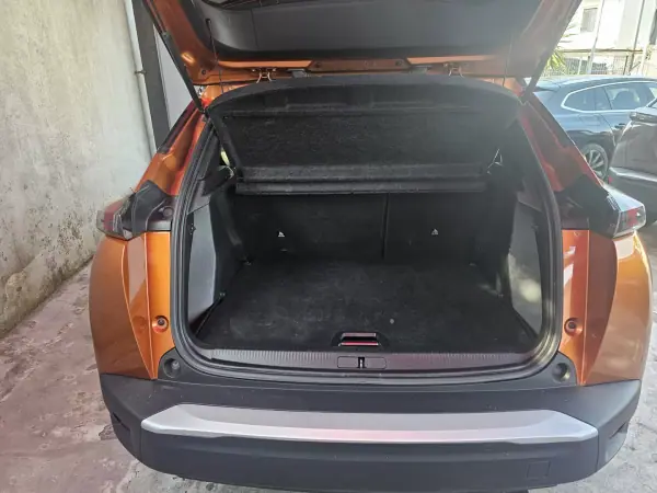 Peugeot 2008 2023 - 14999 EUR, 86000 km - 86000km - foto 9 de 12
