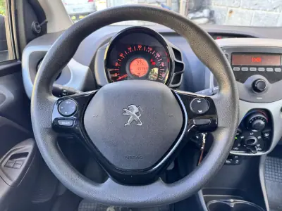 Peugeot 108 2017 - 8900 EUR, 45759 km - AUTO.MOTO.pt - 45759km - foto 12 de 24