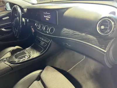 Mercedes-Benz E 200 2021 - 32000 EUR, 160340 km - AUTO.MOTO.pt - 160340km - foto 17 de 49