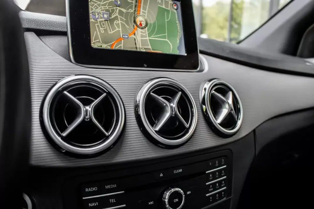 Mercedes-Benz B 250 2017 - 13990 EUR, 85144 km - AUTO.MOTO.pt - 85144km - foto 25 de 44