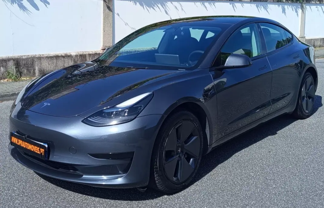 Tesla Model 3 2022 - 26990 EUR, 99900 km - AUTO.MOTO.pt - 99900km - foto 1 de 16