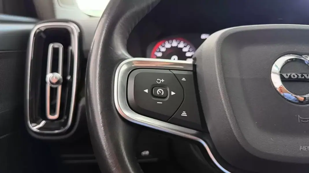 Volvo XC 40 2018 - 24990 EUR, 65080 km - 65080km - foto 20 de 30