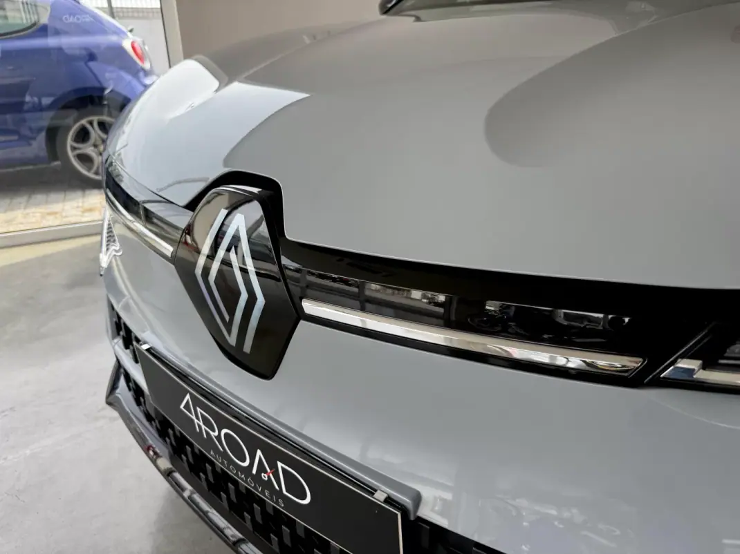Renault Mégane E-Tech 2022 - 24999 EUR, 27000 km - AUTO.MOTO.pt - 27000km - foto 14 de 116