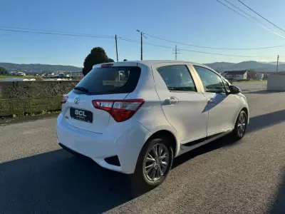 Toyota Yaris 2018 - 11990 EUR, 105000 km - AUTO.MOTO.pt - 105000km - foto 9 de 28