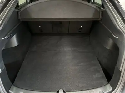 Tesla Model Y 2023 - 32800 EUR, 92000 km - AUTO.MOTO.pt - 92000km - foto 14 de 20