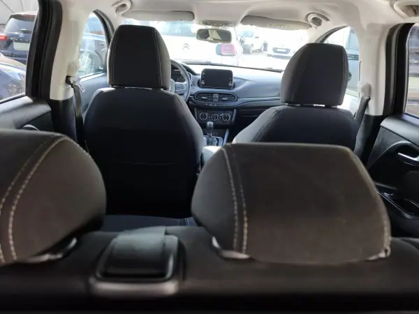 Fiat Tipo Station Wagon 2017 - 9900 EUR, 171332 km - 171332km - foto 16 de 19