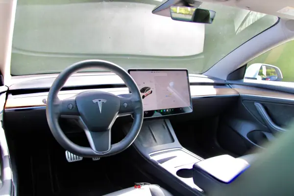 Tesla Model 3 2021 - 32400 EUR, 70000 km - AUTO.MOTO.pt - 70000km - foto 3 de 39