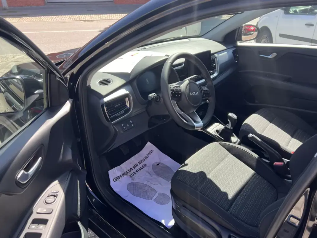 Kia Stonic 2025 - 21500 EUR, 100 km - AUTO.MOTO.pt - 100km - foto 7 de 23