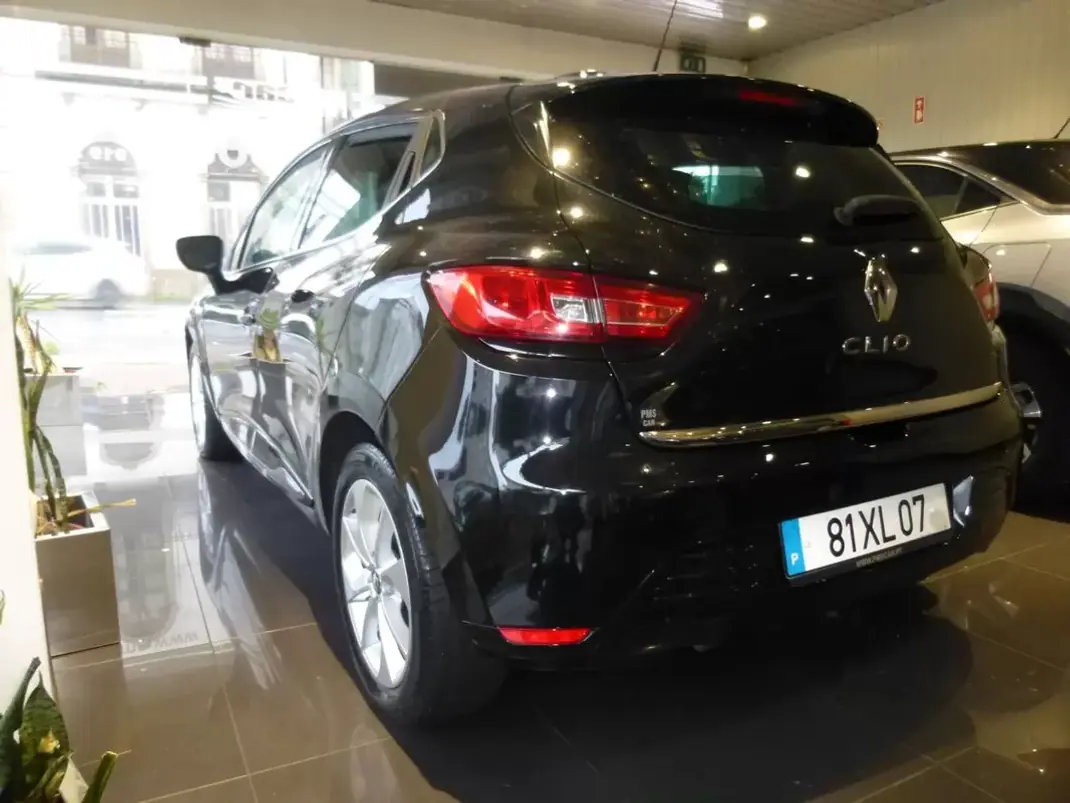 Renault Clio 2019 - 11700 EUR, 116904 km - AUTO.MOTO.pt - 116904km - foto 6 de 32