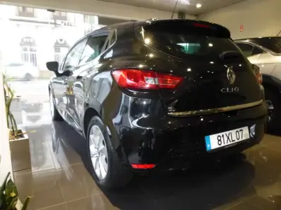 Renault Clio 2019 - 11700 EUR, 116904 km - AUTO.MOTO.pt - 116904km - foto 6 de 32