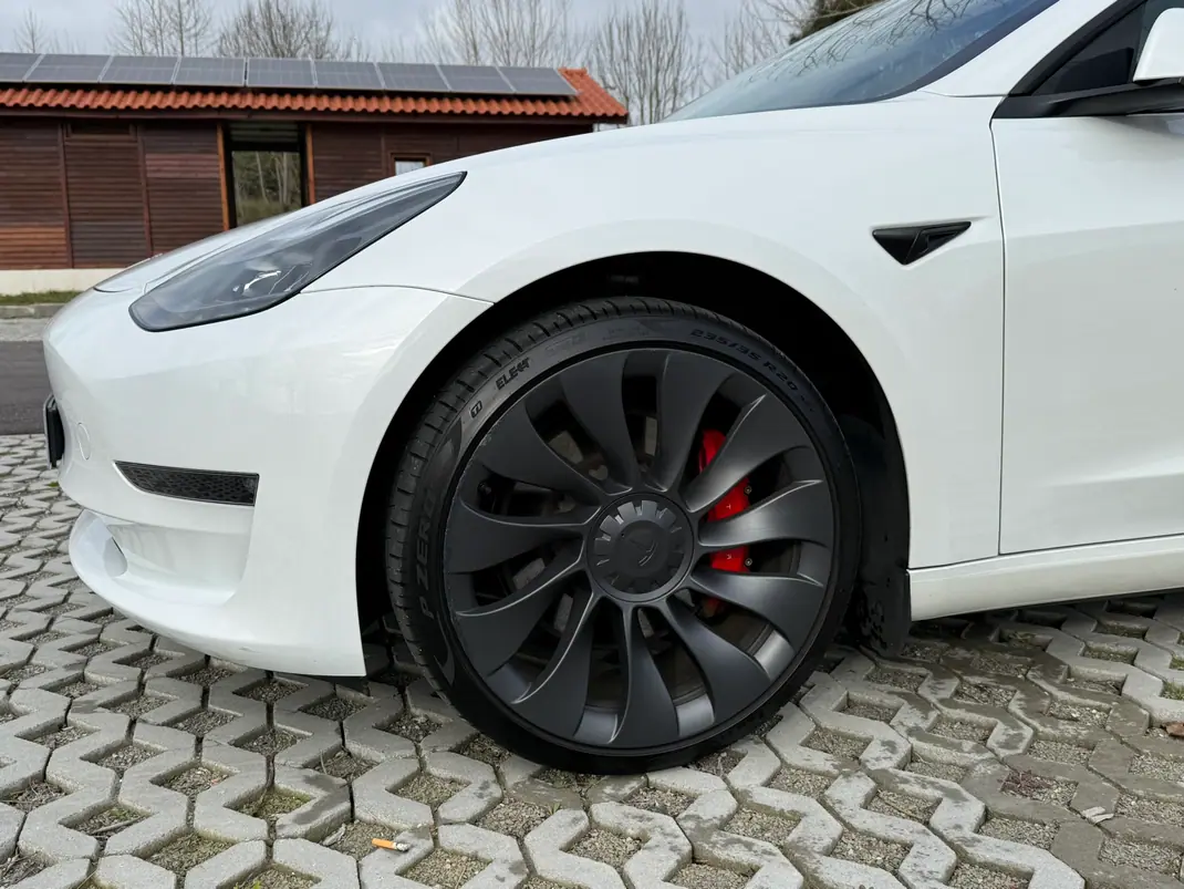Tesla Model 3 2022 - 33500 EUR, 70000 km - AUTO.MOTO.pt - 70000km - foto 9 de 30