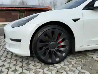 Tesla Model 3 2022 - 33500 EUR, 70000 km - AUTO.MOTO.pt - 70000km - foto 9 de 30