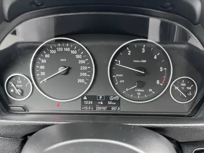BMW 320 2013 - 13900 EUR, 220000 km - AUTO.MOTO.pt - 220000km - foto 35 de 55